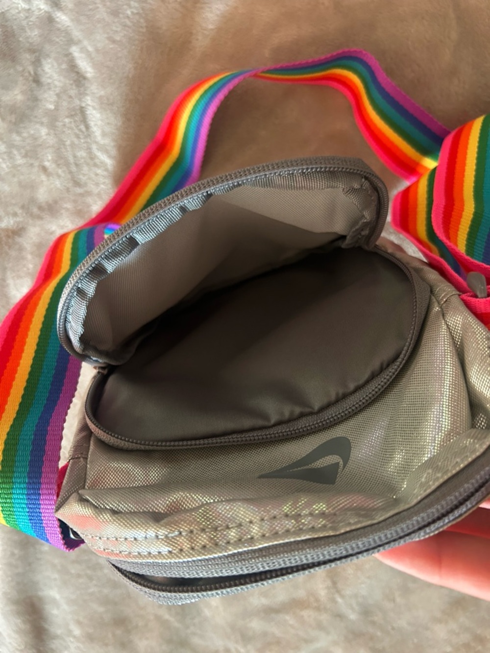 Nike Heritage BETRUE Crossbody Bag Silver Rainbow 🌈 PRIDE LGBTQ NWOT - Picture 8 of 12